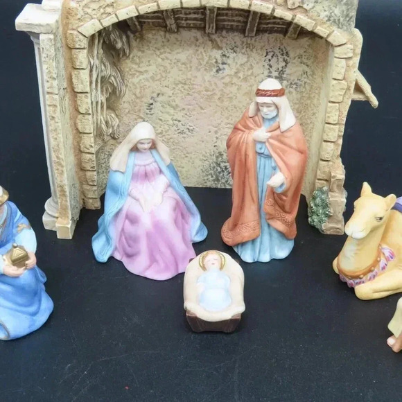 AVON ''O HOLY NIGHT'' Complete 9 Pc JESUS NATIVITY SET w/ Boxes Vintage 1989/90 - Picture 3 of 6